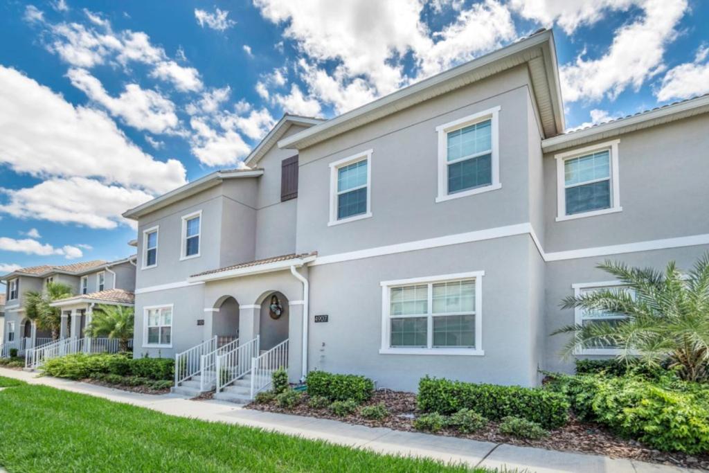 You and Your Family will Love this Luxury Home on Storey Lake Resort Orlando Townhome 3680 - image 3