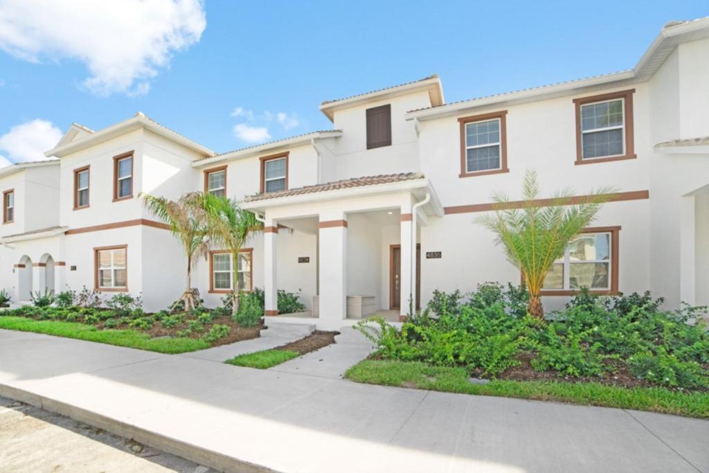 You and Your Family will Love this Luxury Home on Storey Lake Resort Orlando Townhome 3679 - image 2