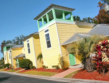 Kissimmee Resort Apartments Nestled Beside a Serene Lake - image 2