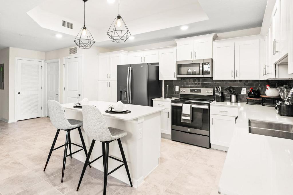 Modern and Stylish Orlando Oasis near Disney! - image 2