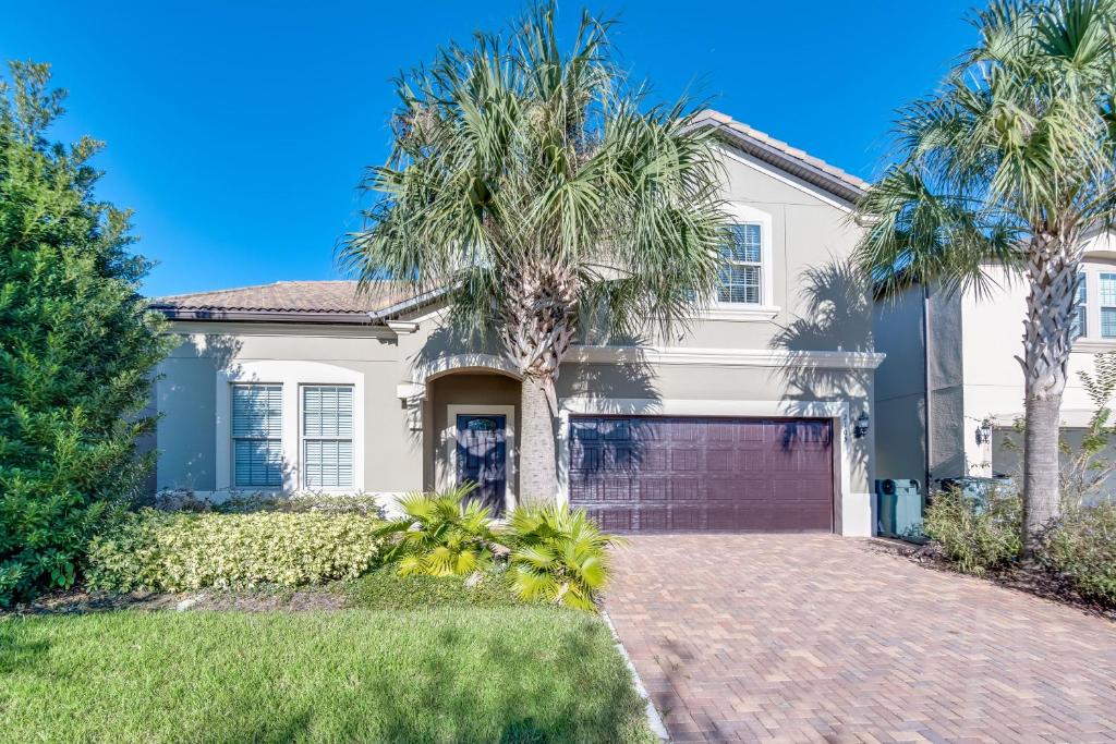 Sleek Home with Big Pool Area and Game Room #8105 - image 5