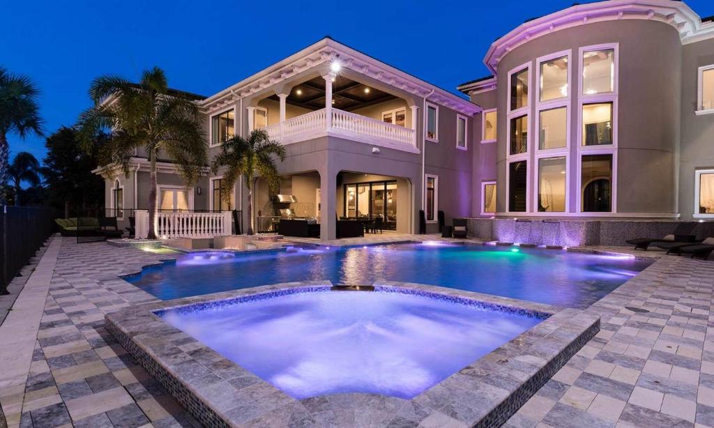 Luxury Villa on Reunion Resort and Spa with a Private Pool Orlando Mansion 4748 - image 2