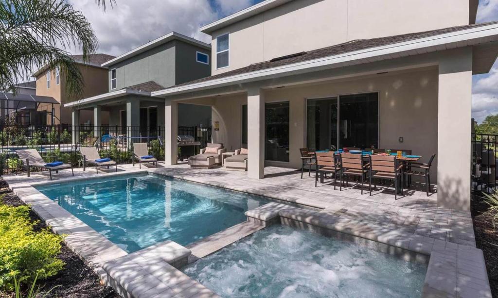 Rent Your Own Orlando Villa with Large Private Pool on Encore Resort at Reunion Orlando Villa 4345 - image 3