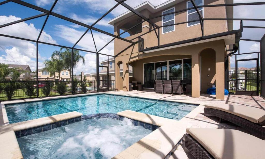 Rent Your Own Orlando Villa with Large Private Pool on Encore Resort at Reunion Orlando Villa 4374 - image 2