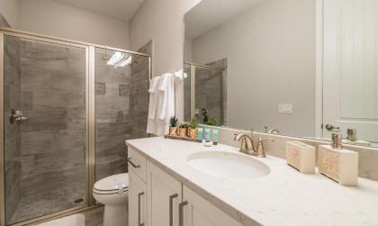 Beautiful Villa with first class amenities on Encore Resort at Reunion Orlando Villa 4465 - image 17