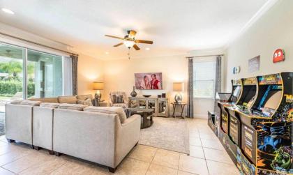 Rent the Perfect 5 Bedroom Villa on Encore Resort at Reunion Orlando Villa 4513 - image 2