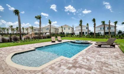 Rent this Luxury 5 Star Villa on Encore Resort at Reunion Orlando Villa 4475 - image 2