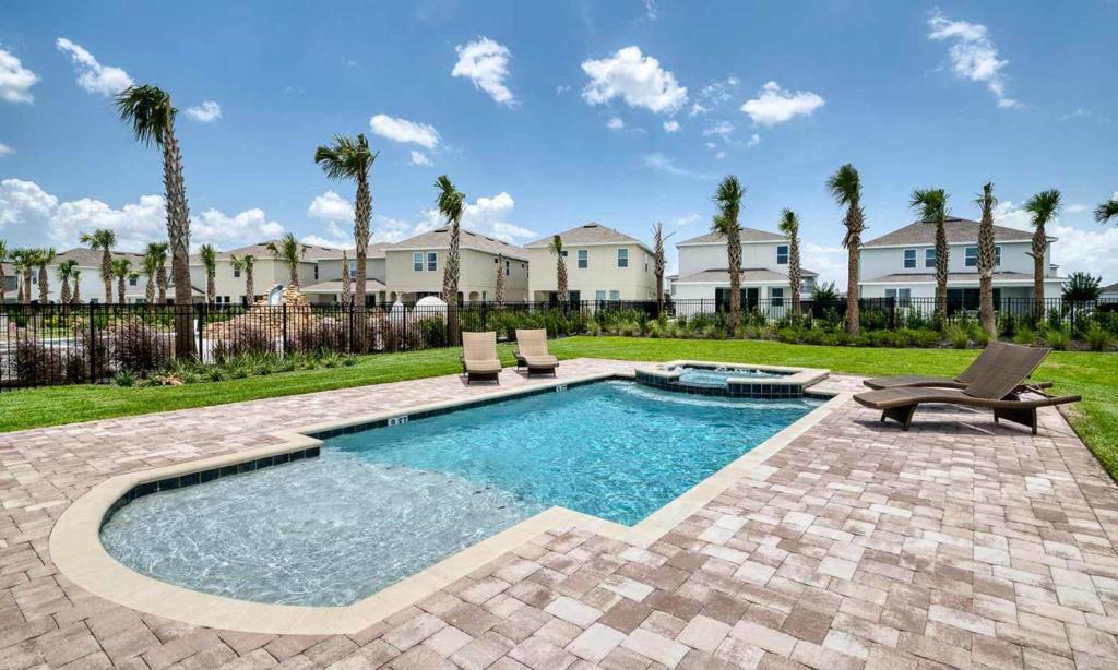 Rent this Luxury 5 Star Villa on Encore Resort at Reunion Orlando Villa 4475 - image 2