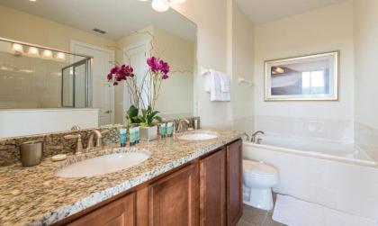 Beautiful Villa with first class amenities on Encore Resort at Reunion Orlando Villa 4694 - image 13