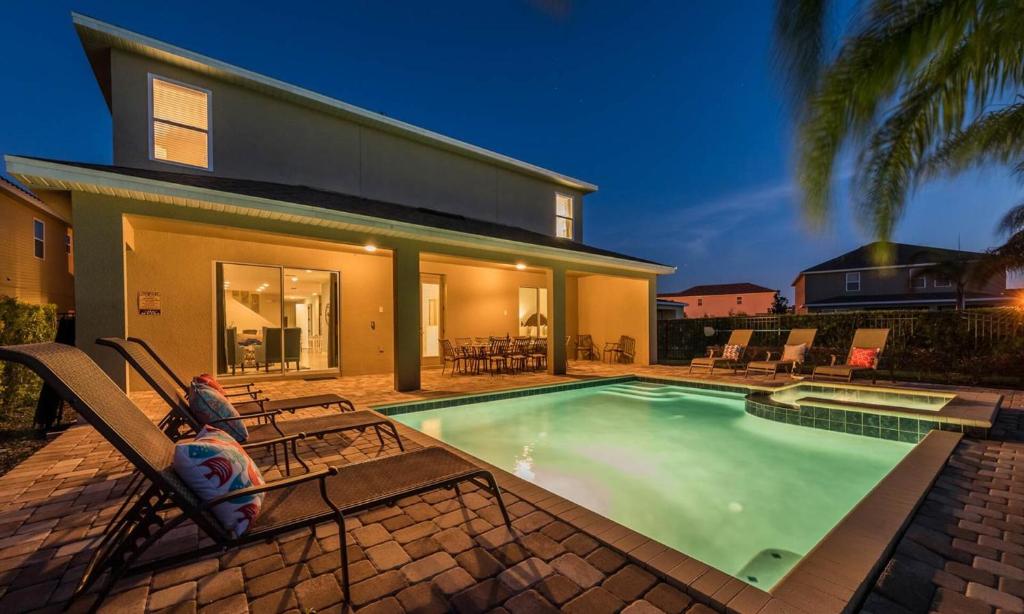 Beautiful Villa with first class amenities on Encore Resort at Reunion Orlando Villa 4694 - image 2