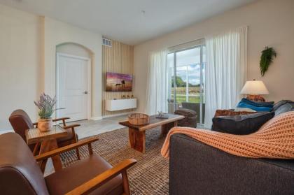 Modern and spacious 2 bedroom Condo By Disney - image 10