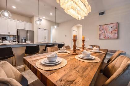 Modern and spacious 2 bedroom Condo By Disney - image 12