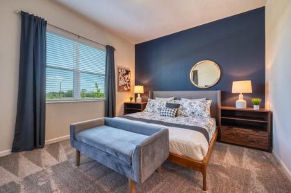 Super chic and modern 2 Bedroom Condo near to Disney - image 15