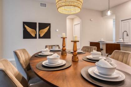 Super chic and modern 2 Bedroom Condo near to Disney - image 8