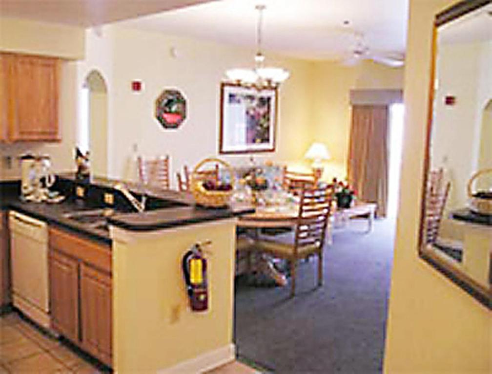 Warm and Friendly One Bedroom Family Getaway Villa in Kissimmee - image 3