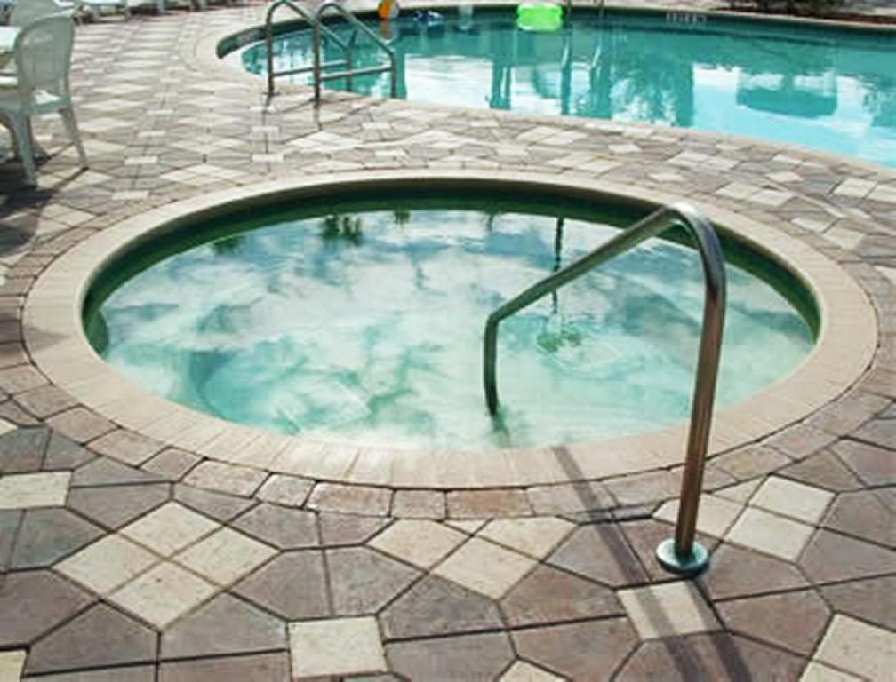 Warm and Friendly One Bedroom Family Getaway Villa in Kissimmee - image 5