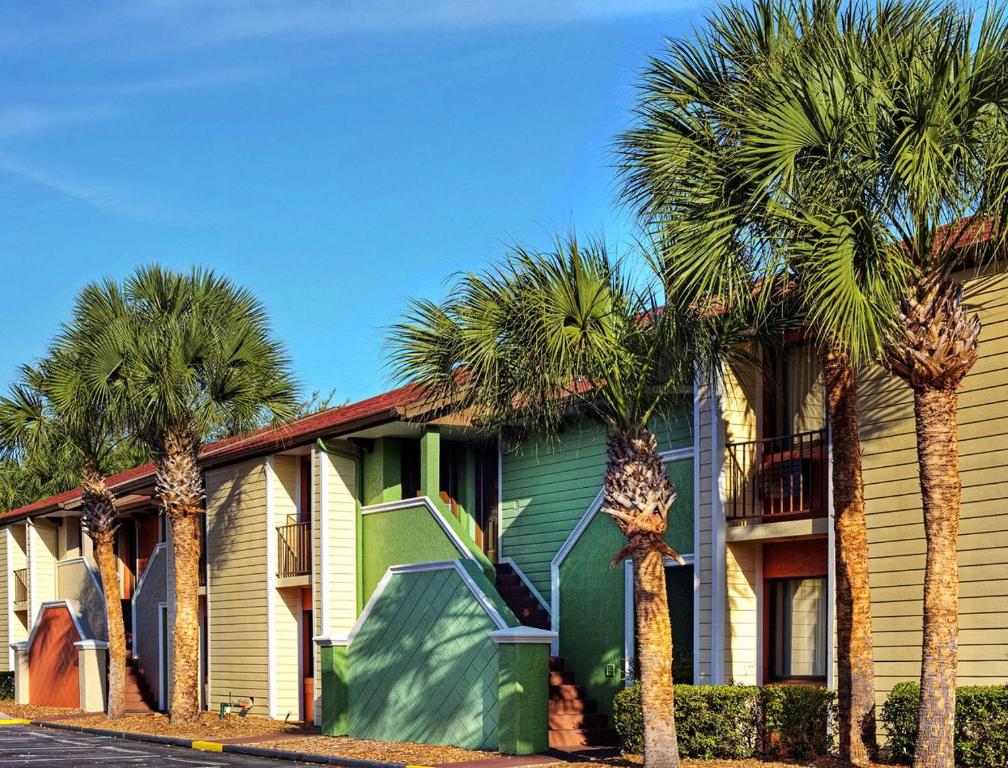 Deluxe Family Condo close to Famous Florida Attractions - One Bedroom #1 - image 3