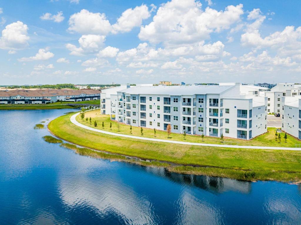 All New Apartment In Luxurious Storey Lake Community 10 Miles To Disney New Listing - image 5