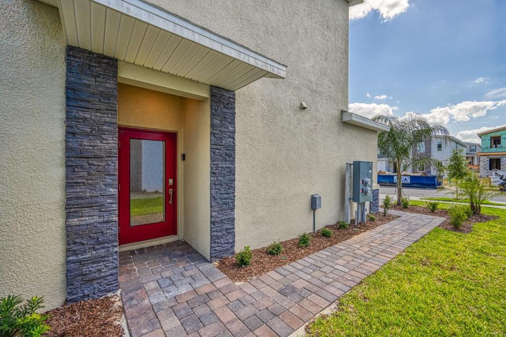 Super nice 2 bed condo 10 minutes from Disney - image 4