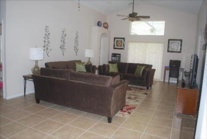 Luxury 5-Bed Villa located only 3 miles from Disney World - image 4