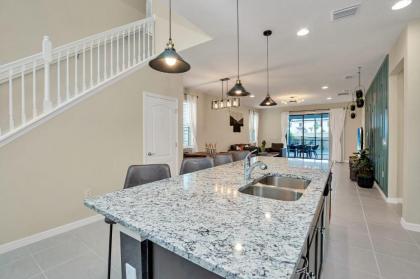 Exquisite Spacious and Close to Disney 6 BD Home #6WS483 - image 5