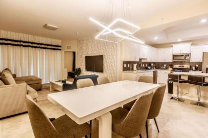 Beautiful New 3-Bed 2-Bath Condo in Storey Lake Resort - image 2