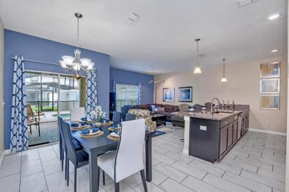 Spacious and Luxurious Home With Splash Pool Close to Disney #4ST804 - image 8