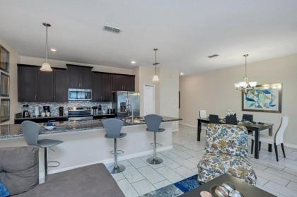 Spacious and Luxurious Home With Splash Pool Close to Disney #4ST804 - image 9