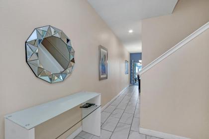Spacious and Luxurious Home With Splash Pool Close to Disney #4ST804 - image 4