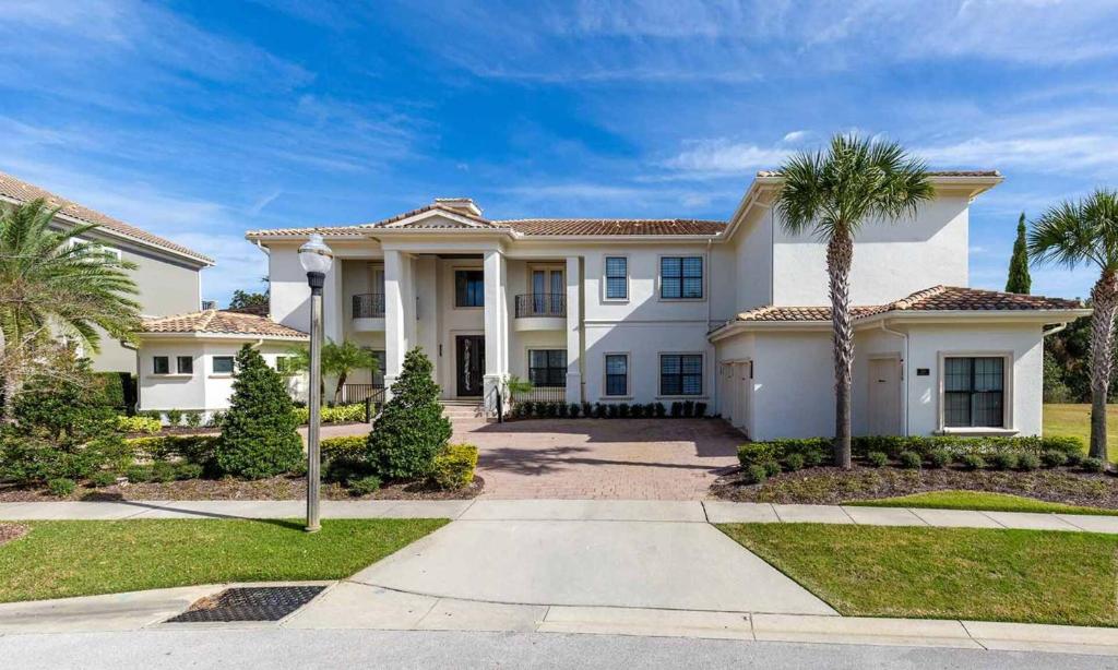 Rent this Luxury 5 Star Villa on Reunion Resort and Spa Orlando Mansion 4736 - image 2