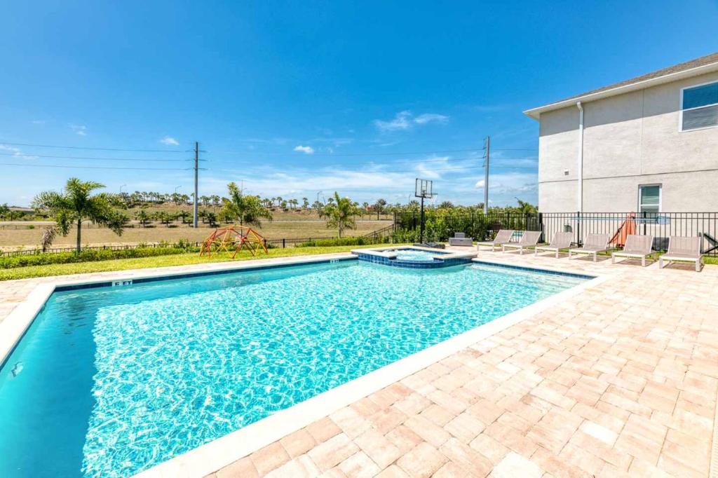 Rent Your Own Exclusive Villa with Large Private Pool on Encore Resort Orlando Villa 5469 - image 2