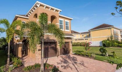 Luxury Villa with Private Pool on Reunion Resort and Spa Orlando Villa 4623 - image 2