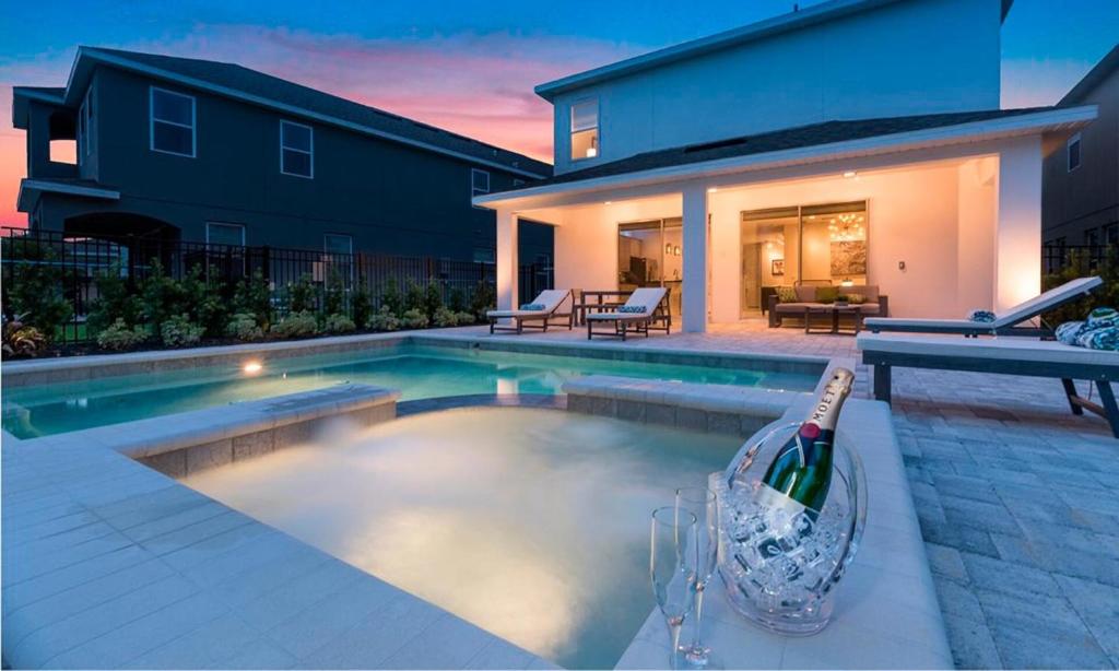 Ultimate 5 Star Villa with Private Pool on Encore Resort at Reunion Orlando Villa 4363 - image 3