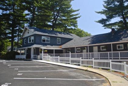 Kittery Inn & Suites - image 15