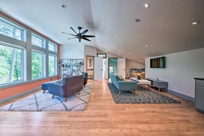 Modern Twist Apartment - 1 Mile to Beach! - image 10