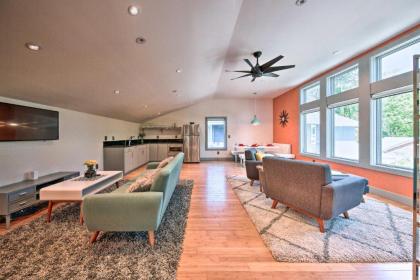 Modern Twist Apartment - 1 Mile to Beach! - image 8