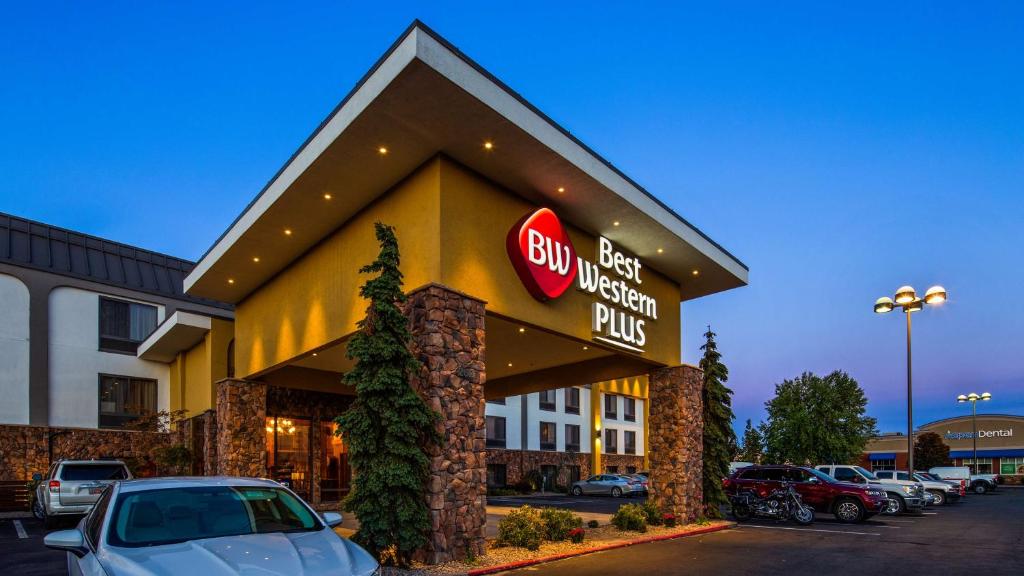 Best Western Plus Olympic Inn - main image