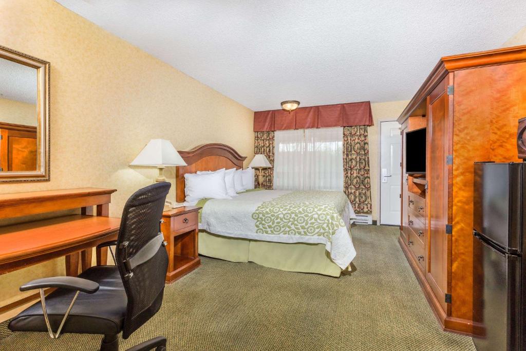 Days Inn by Wyndham Klamath Falls - image 2