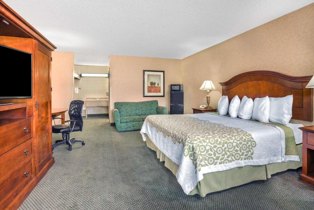 Days Inn by Wyndham Klamath Falls - image 3