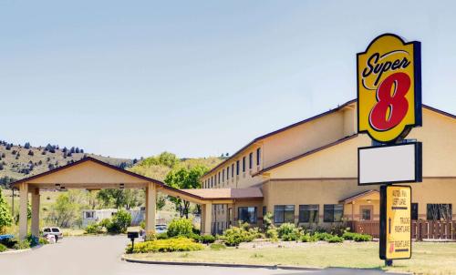 Super 8 by Wyndham Klamath Falls - main image