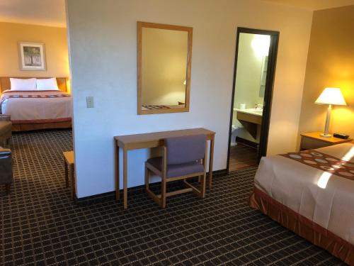 Super 8 by Wyndham Klamath Falls - image 2