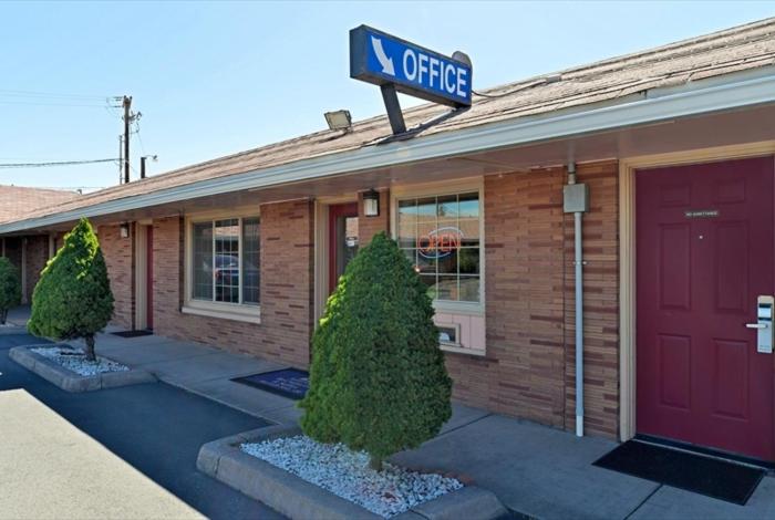 Americas Best Value Inn & Suites Klamath Falls - image 5