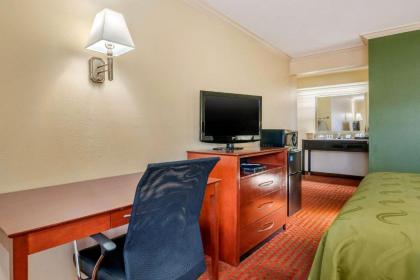 Quality Inn - image 10