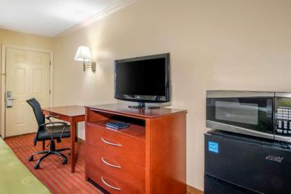 Quality Inn - image 11