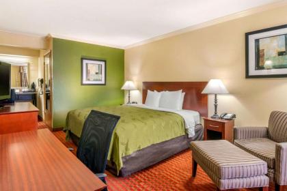 Quality Inn - image 9