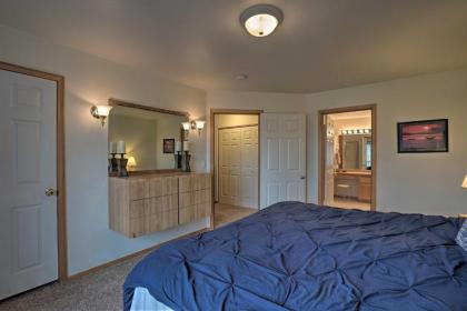 Airy Resort-Style Klamath Falls Townhome with Deck! - image 10