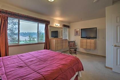 Airy Resort-Style Klamath Falls Townhome with Deck! - image 15