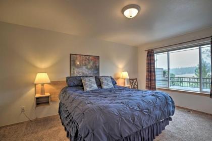 Airy Resort-Style Klamath Falls Townhome with Deck! - image 9