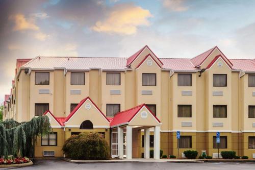 Microtel Inn by Wyndham Knoxville - main image
