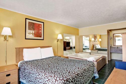 Days Inn by Wyndham Knoxville West - main image